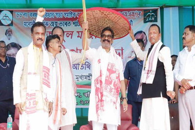 असम चुनाव में JMM ने झोंकी ताकत, बोरचल्ला में CM हेमंत ने अब्दुल मजान के लिए मांगे वोट