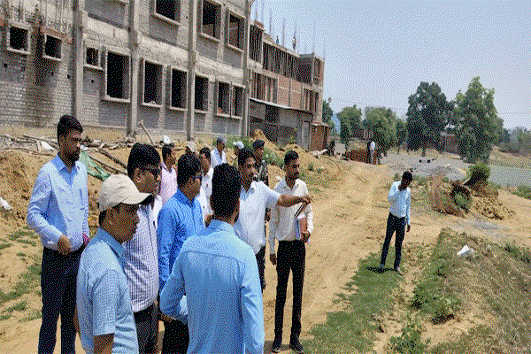 Latehar News : योजनाओं को समय पर गुणवत्तायुक्‍त पूरा करें: डीसी