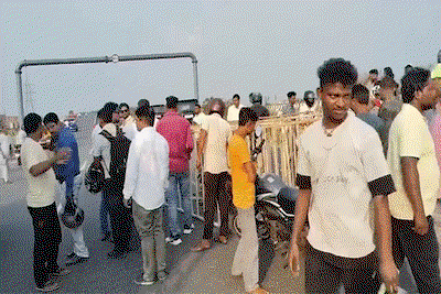 Ranchi News : रिंग रोड पर बाइक बैरिकेडिंग से टकराई, चालक की मौत