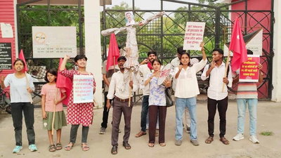 Jharkhand News : 18 कॉलेजों में पीजी की पढ़ाई बंद व BIT स्टेट कोटा विवाद पर छात्रों का प्रदर्शन