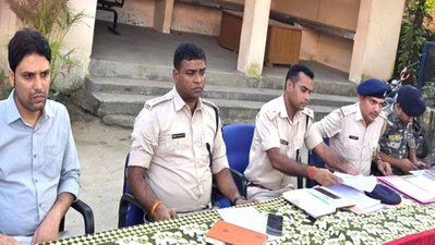 Latehar News : दुर्गा पूजा समितियों के साथ बैठक, सुरक्षा व्यवस्था को लेकर दिए गए निर्देश