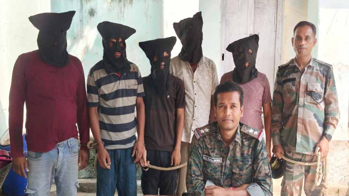 Deoghar News : फर्जी कस्टमर केयर बनकर ठगी करने वाले 5 साइबर अपराधी गिरफ्तार