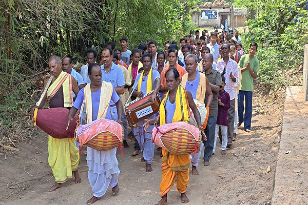 बहरागोड़ा: खांडामौदा गांव में तीन दिवसीय मां शीतला पूजा का शुभारंभ