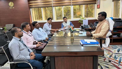 लोगों को हर हाल में गैस सिलेंडर की होम डिलीवरी सुनिश्चित की जाए : DC