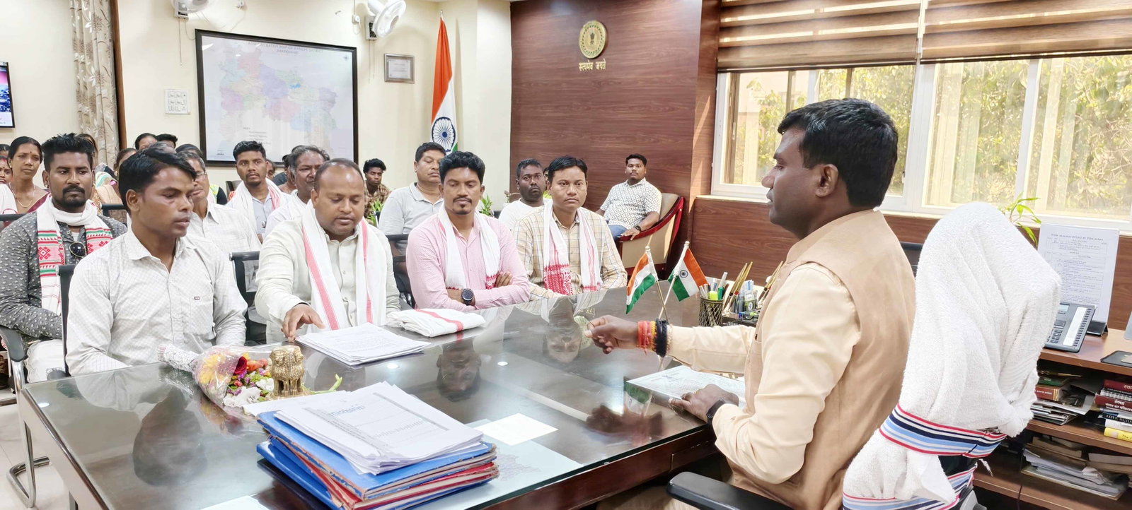 आदिवासी हड़गड़ी स्थल पर झारखंड जगुआर STF कैंप विस्तार का विरोध, DC को सौंपा ज्ञापन