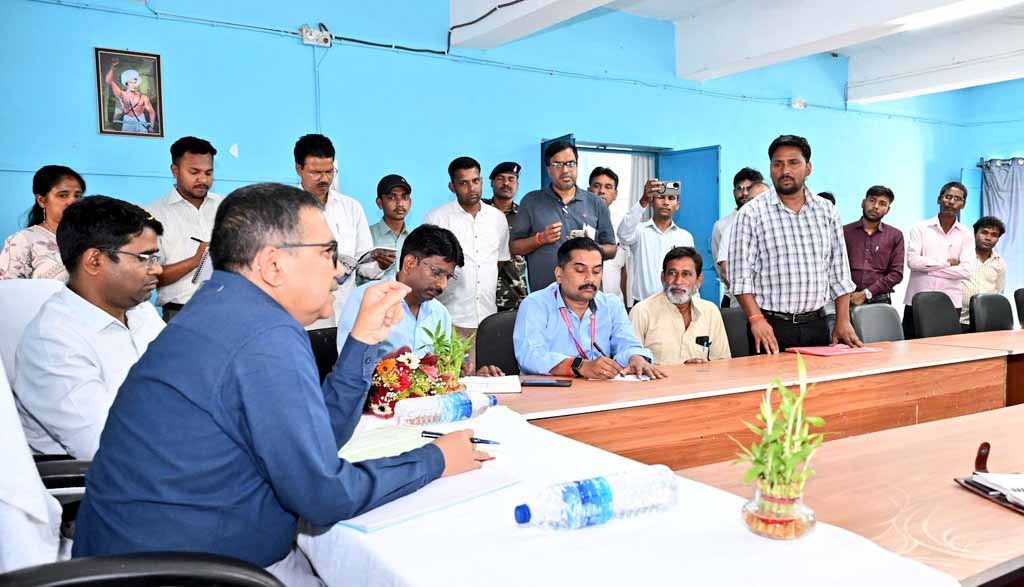 डीसी ने चास के चाकुलिया पंचायत के विभिन्न मनरेगा योजनाओं का किया निरीक्षण