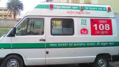 Jharkhand News: 108 एंबुलेंस सेवा ठप, दो माह से वेतन नहीं मिलने पर कर्मचारी हड़ताल पर