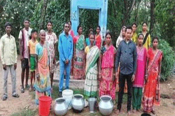 Jamshedpur News : बेलडीह में पेयजल संकट,एक महीने से बंद पड़ी सोलर जलमीनार