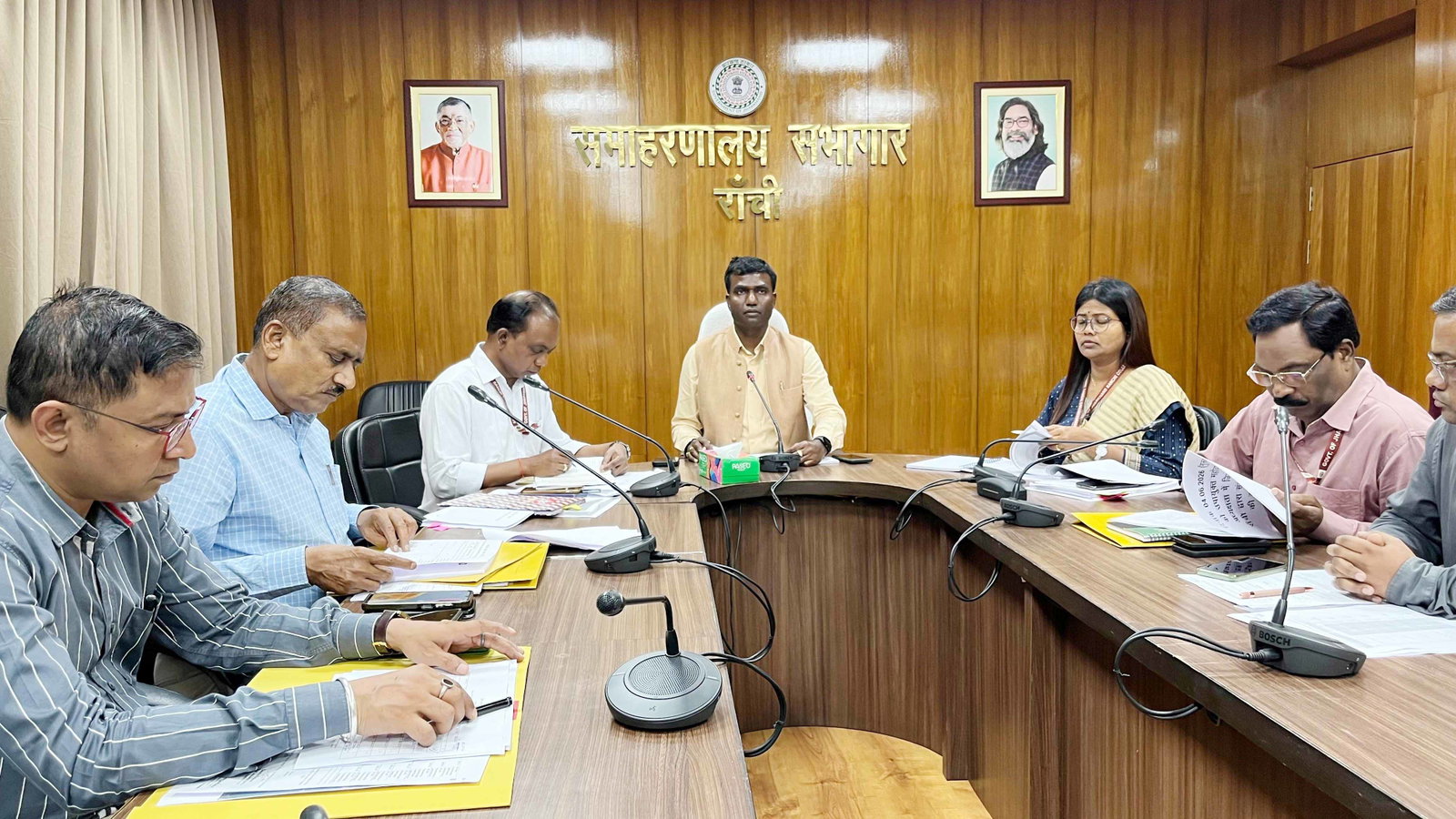 Ranchi : DC ने की छात्रवृत्ति योजनाओं की समीक्षा, लंबित मामलों के निष्पादन का निर्देश
