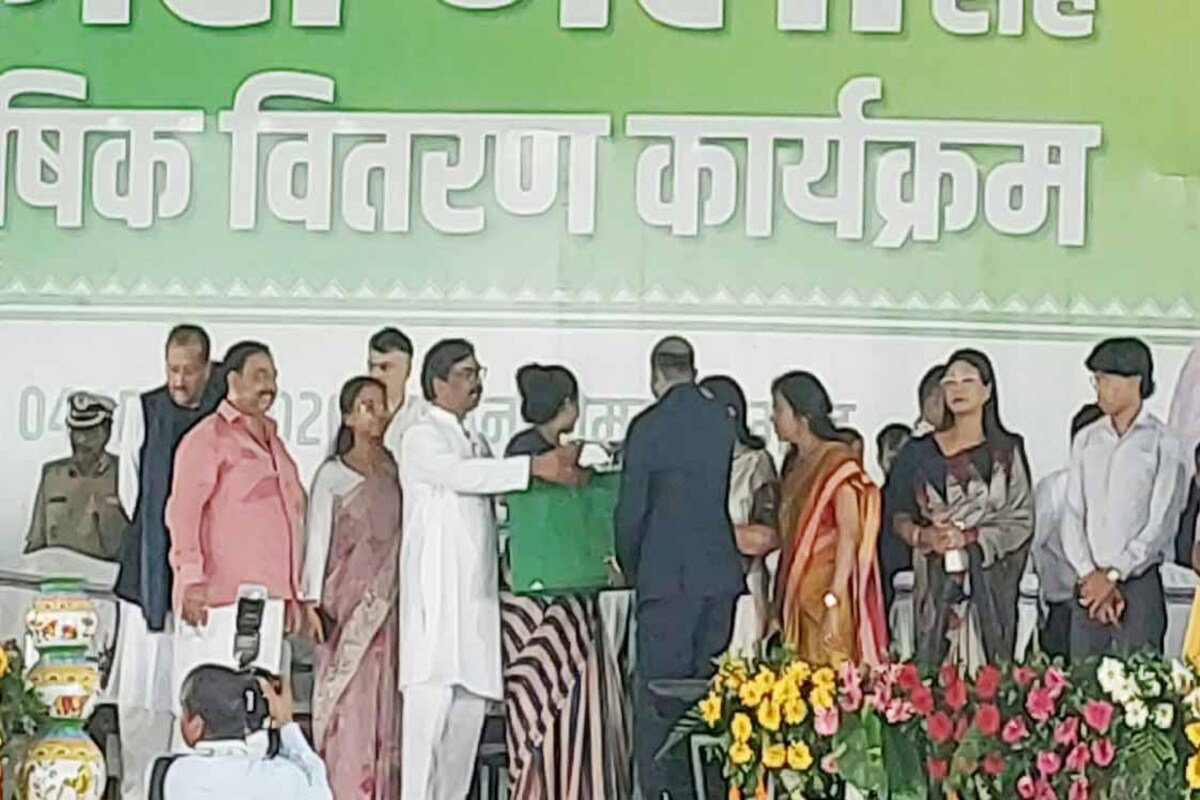 दिशोम गुरु के संघर्षों को नई पीढ़ी तक पहुंचाना हमारी जिम्मेदारी : सीएम हेमंत सोरेन