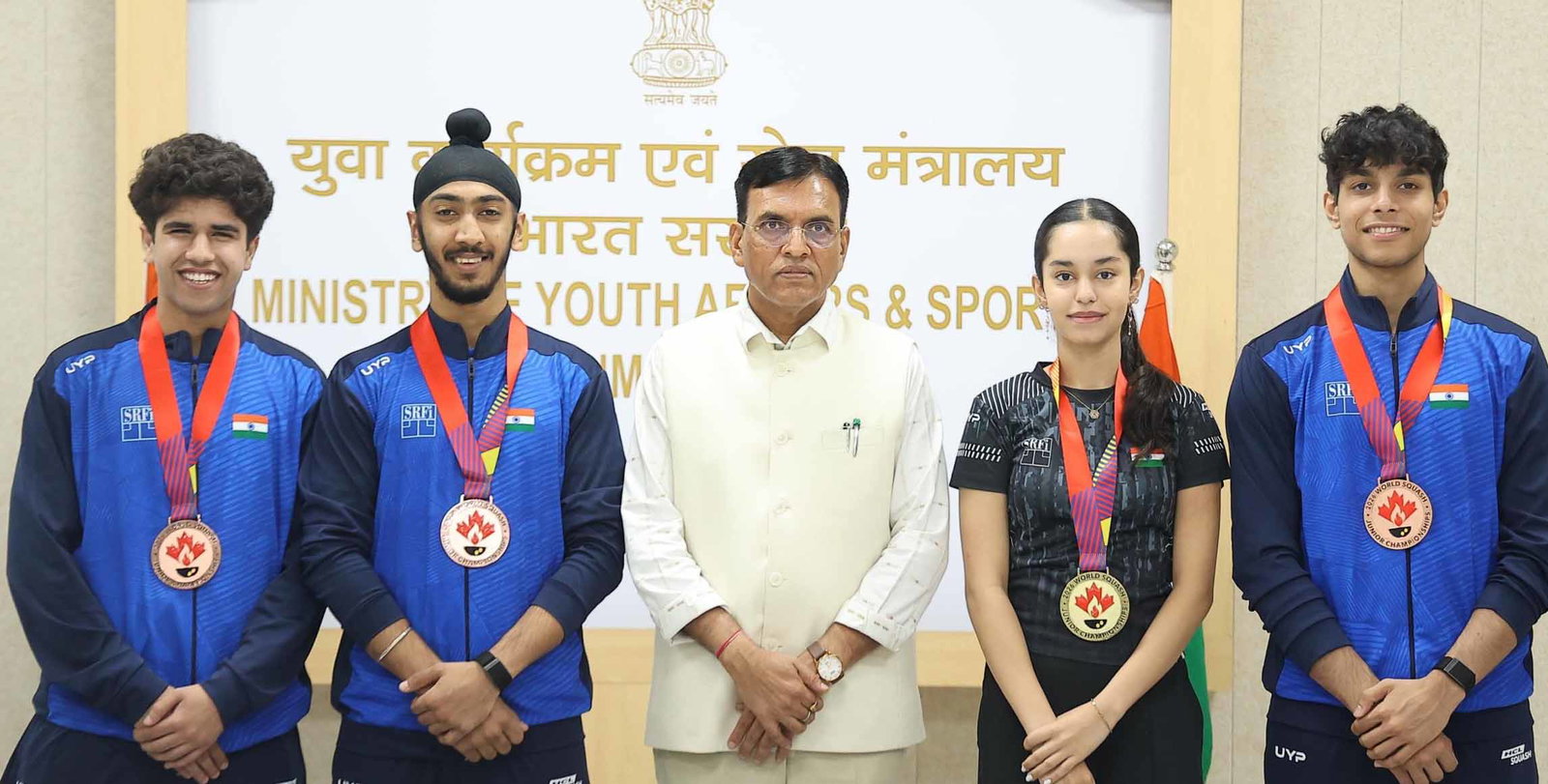 खेल मंत्री ने वर्ल्ड जूनियर स्क्वैश चैंपियनशिप में पदक जीतने वाले खिलाड़ियों को किया सम्मानित