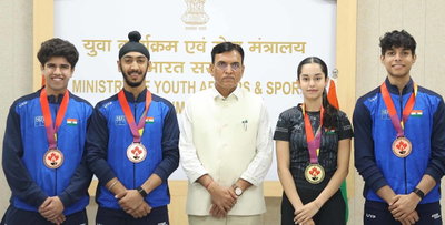 खेल मंत्री ने वर्ल्ड जूनियर स्क्वैश चैंपियनशिप में पदक जीतने वाले खिलाड़ियों को किया सम्मानित