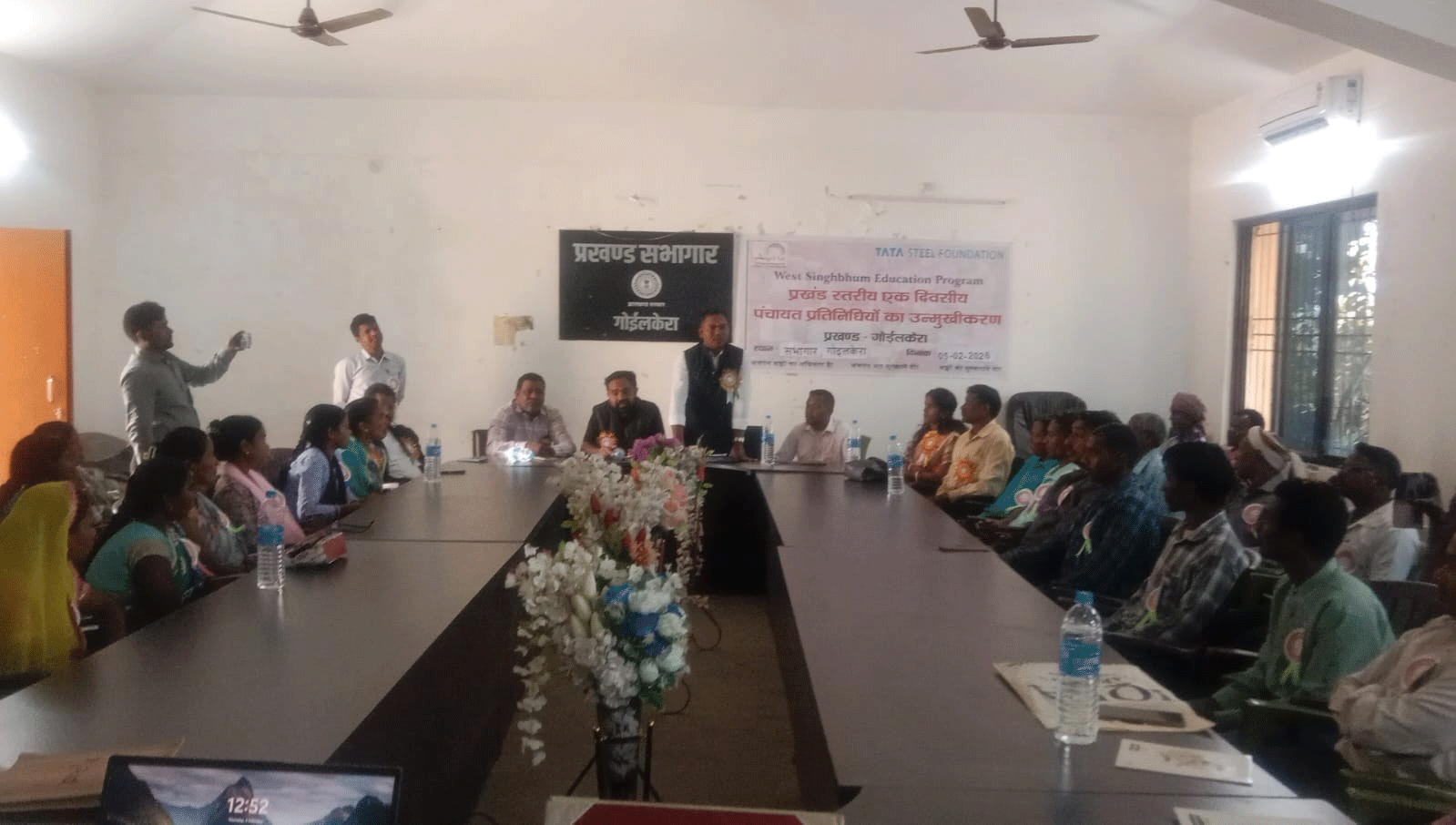 गोईलकेरा प्रखंड कार्यालय में बैठक कर शिक्षा व्यवस्था को बेहतर बनाने पर हुई चर्चा