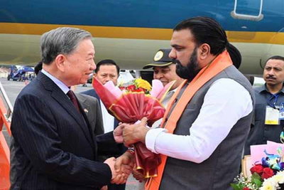 Bihar News: वियतनाम के राष्ट्रपति तो लाम पहुंचे बिहार, CM ने एयरपोर्ट पर किया स्वागत