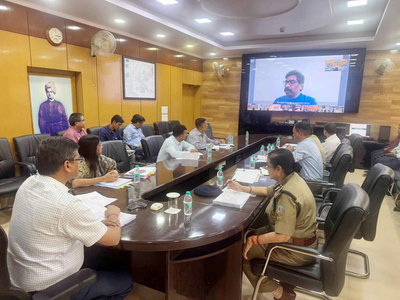 Jharkhand News: भू-माफियाओं पर गिरेगी गाज, कानून व्यवस्था को लेकर हाई लेवल बैठक में CM सख्त