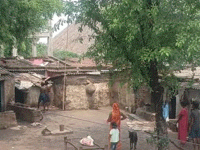 Dhanbad News  : तेज आंधी-बारिश में जलमीनार की सिंटेक्स टंकी गिरी, एक बच्चा घायल
