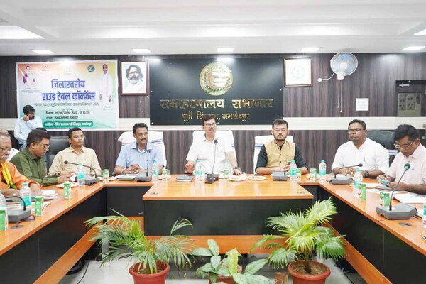 Jamshedpur : पेसा नियमावली-2025 पर जिला स्तरीय मंथन, ग्राम सभाओं को मजबूत बनाने पर जोर