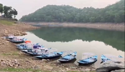 Dhanbad : मैथन डैम का जलस्तर घटा, पर्यटन कारोबार पर पड़ा असर, नाविकों-दुकानदारों की बढ़ी चिंता