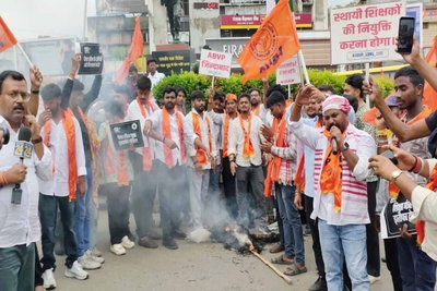 JPSC-JSSC में कथित धांधली के खिलाफ ABVP का प्रदर्शन, पुतला दहन किया