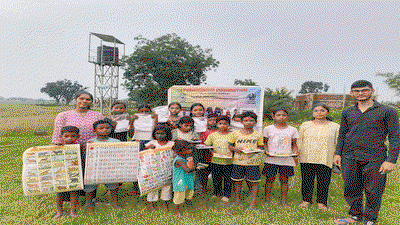 Chaibasa News : बच्चों को शिक्षा से जोड़ने की पहल, पूरनचंद फाउंडेशन ने बांटी अध्ययन सामग्री