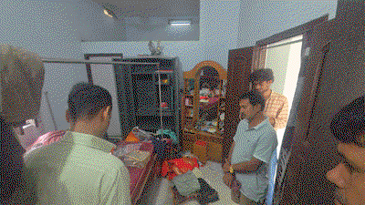 Giridih News : बगोदर में बंद घर को चोरो ने बनाया निशाना ,जेवरात लेकर चोर फरार