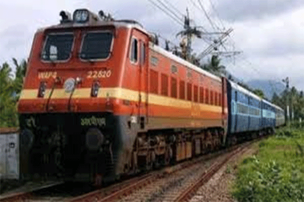 होली पर रांची से तीन स्पेशल ट्रेनें, टाटानगर से चलेंगी दो ट्रेनें