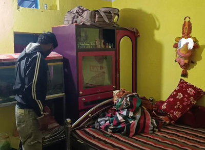 धनबाद : चांदकुइयां न्यू कॉलोनी में चोरों का आतंक, एक ही रात चार घरों से लाखों की संपत्ति साफ