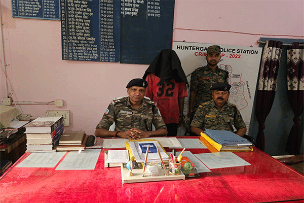 चतरा :  एंटी क्राइम चेकिंग में पुलिस को सफलता, चोरी की अपाची बाइक के साथ एक गिरफ्तार.