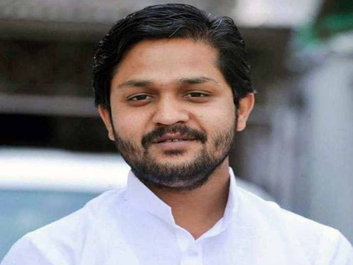 Political News : कांग्रेस में होना और कांग्रेसी होना अलग, कुमार जयमंगल के पोस्ट से सियासत गरम