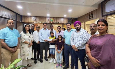Jharkhand News: पाल्क स्ट्रेट पार कर इतिहास रचने वाले इशांक सिंह को चैंबर ने किया सम्मानित