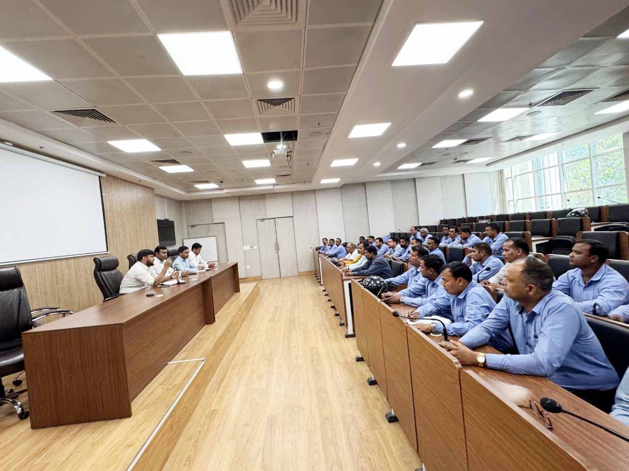 Ranchi News: व्यवसायिक भवनों की पार्किंग में कमर्शियल उपयोग पर होगी कार्रवाई- गौतम प्रसाद