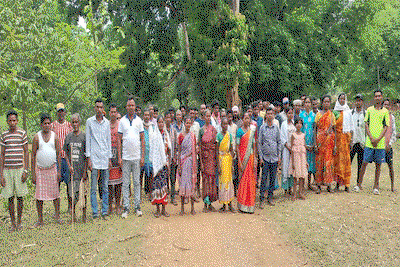 Chakradharpur News : पांच गांव के ग्रामीण हुए एकजुट,आंदोलन व चुनाव बहिष्कार की दी चेतावनी