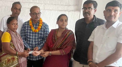 जगन्नाथपुर मंदिर के मृतक गार्ड बिरसा मुंडा के परिजनों को दी गई 5 लाख की सहायता राशि
