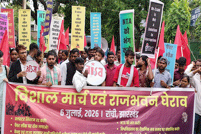 Education News : शिक्षा व्यवस्था व पेपर लीक के खिलाफ छात्रों का लोकभवन घेराव