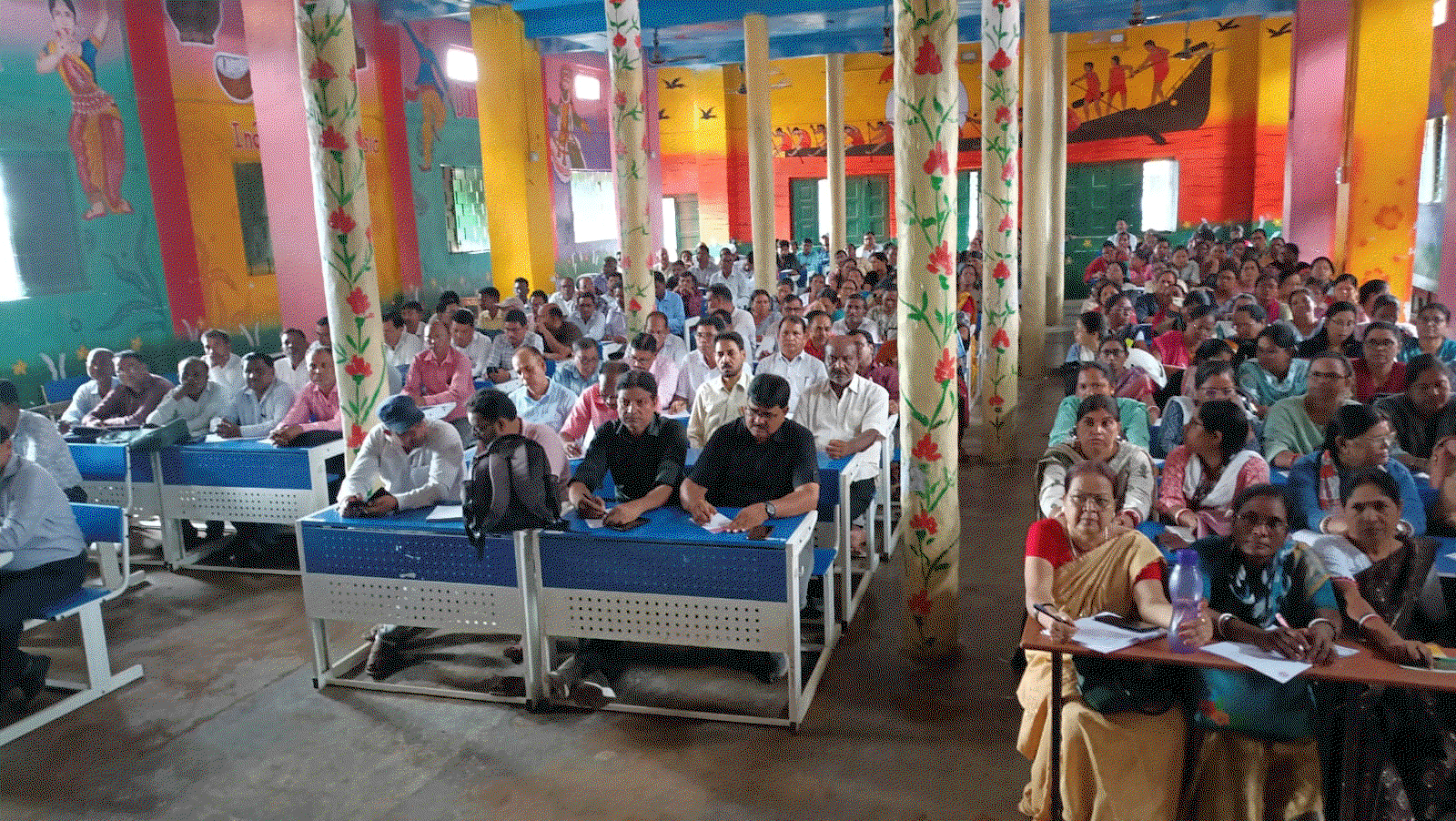 Chaibasa News : गुरु गोष्ठी में शिक्षा की गुणवत्ता व शैक्षणिक गतिविधियों की हुई समीक्षा