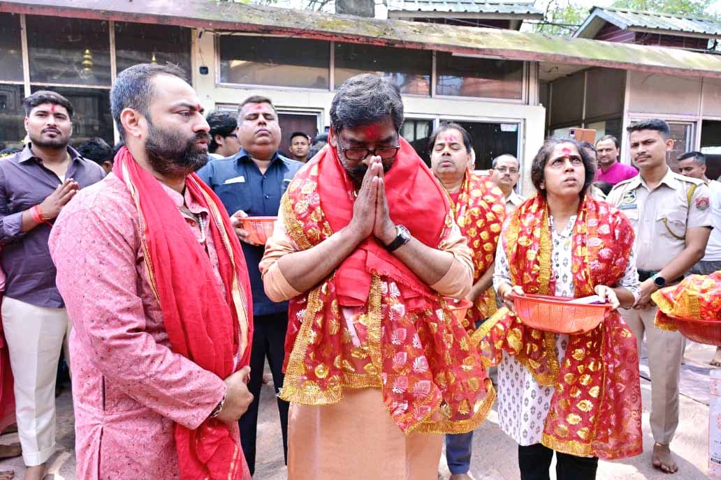 असम : हेमंत सोरेन ने कामाख्या धाम में की पूजा-अर्चना, झारखंड की समृद्धि की कामना