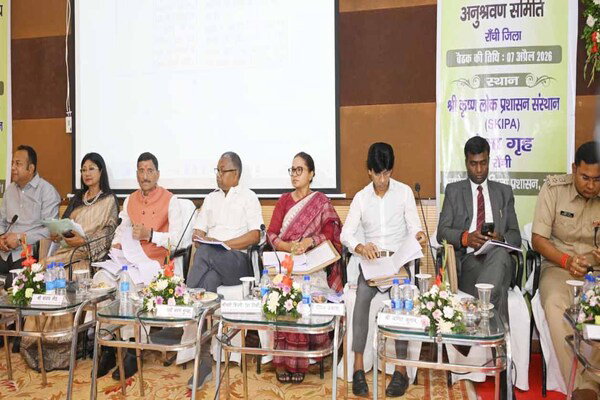 मध्य-पूर्व हालात के मद्देनजर यूरिया आपूर्ति पर केंद्र बनाए ठोस रणनीति: कृषि मंत्री