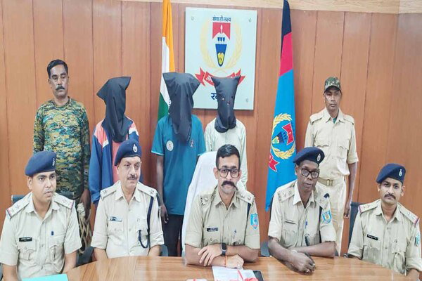 Crime News: खूंटी में PLFI के 3 उग्रवादी गिरफ्तार, देशी कट्टा व जिंदा कारतूस बरामद