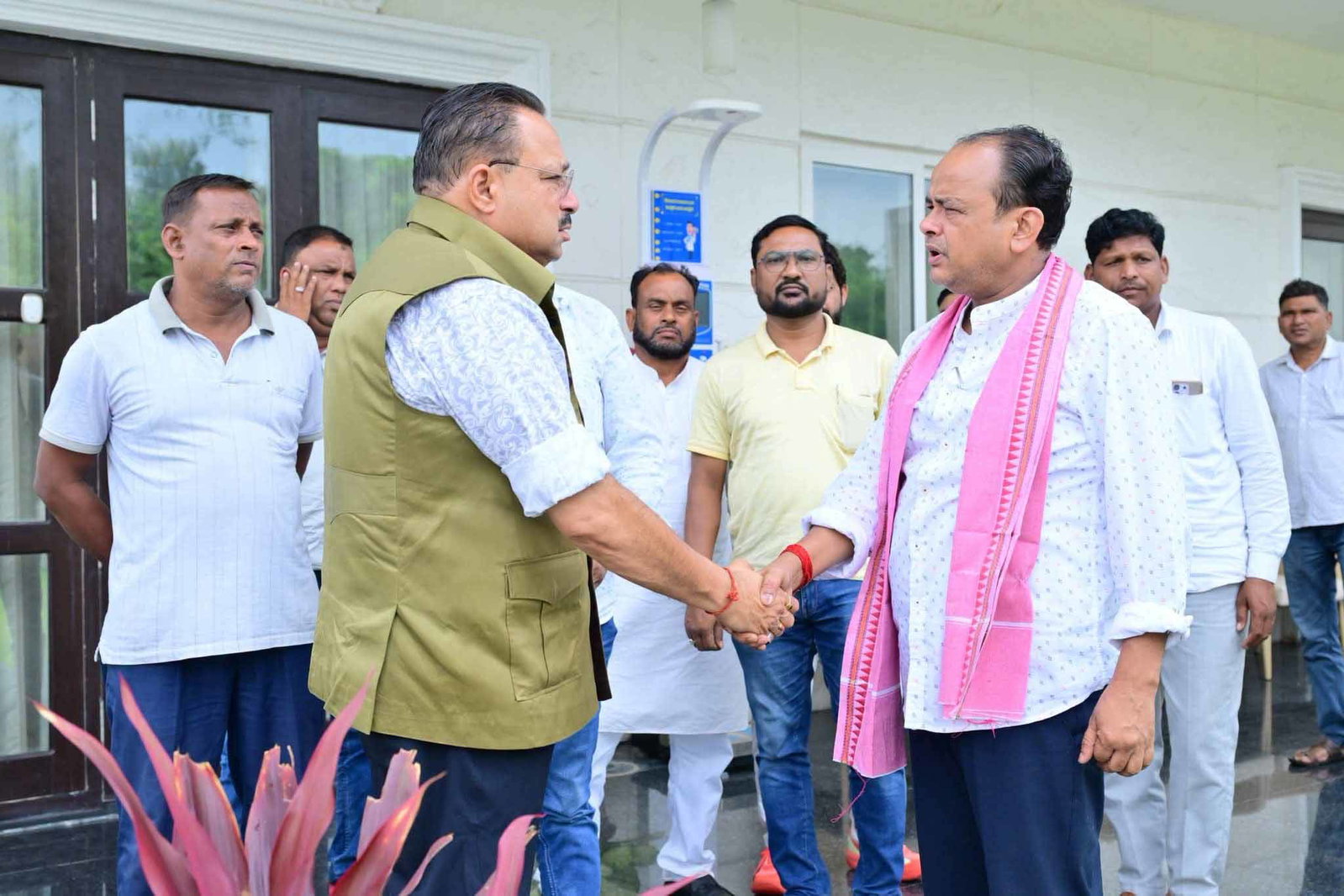 Ranchi : इरफान अंसारी से मिले भवनाथपुर विधायक, क्षेत्र के विकास व समस्याओं पर हुई चर्चा