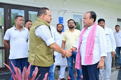 Ranchi : इरफान अंसारी से मिले भवनाथपुर विधायक, क्षेत्र के विकास व समस्याओं पर हुई चर्चा