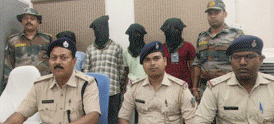 Jamtara News : साइबर ठगी गिरोह का भंडाफोड़, मास्टर ट्रेनर समेत 4 गिरफ्तार, लैपटॉप-20 सिम जब्त