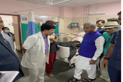 अनशनकारी छात्रों से मिले मिले बाबूलाल मरांडी,बोलें- जान नहीं देनी, अभी लंबी लड़ाई लड़नी है