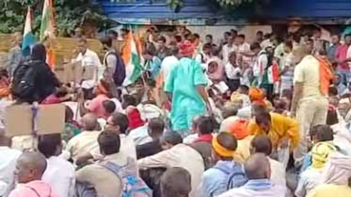 Patna News : अपनी मांगों को लेकर जेपी गोलंबर पर जुटे नल-जल अनुरक्षक, किया प्रदर्शन