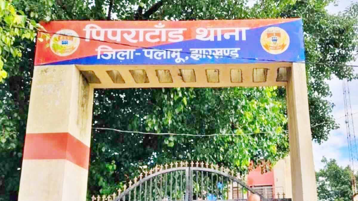 पलामू : वेंटिलेटर पर जिंदगी की जंग लड़ रहा सब्जी विक्रेता, 9 पर FIR