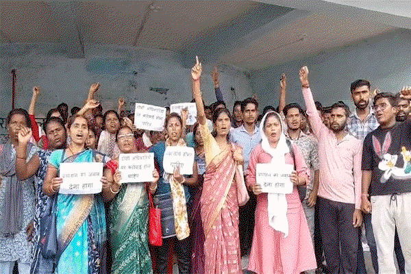 Dhanbad News : धनबाद में 2017 होमगार्ड बहाली के चयनित अभ्यर्थियों का प्रदर्शन, नियुक्ति की मांग तेज