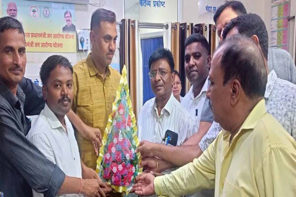 Chaibasa News: झारखंड पुलिस व पुलिस मेंस एसोसिएशन के पदाधिकारियों ने सिविल सर्जन से की मुलाकात