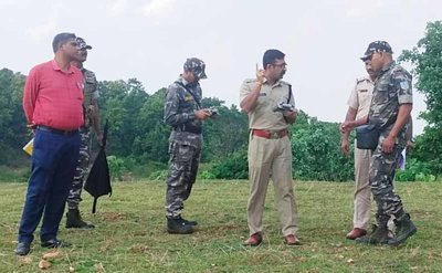 Khunti News : ड्रोन से अफीम खेती वाले इलाकों की निगरानी, SP ने मुरहू थाना व केवड़ा पिकेट का किया निरीक्षण