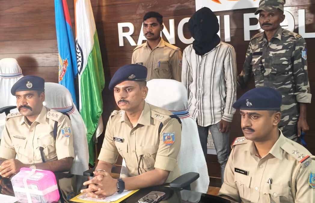 Ranchi : पिठोरिया फायरिंग कांड का खुलासा, दो आरोपी गिरफ्तार, पिस्टल व बाइक बरामद
