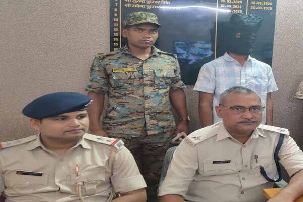 Gumla : क्रिकेट विवाद में SP के गार्ड पर पिस्टल तानने वाला युवक गिरफ्तार