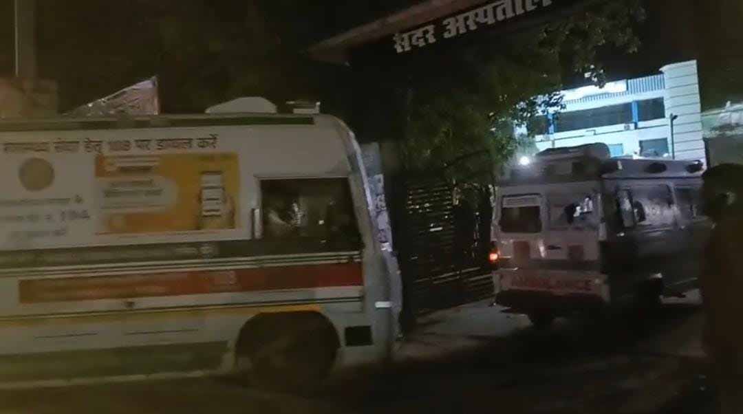 Garhwa News : गढ़वा में 108 एंबुलेंस सेवा की बदहाल तस्वीर, मरीज बीच रास्ते में फंसा